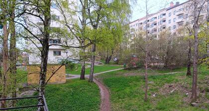 Room-room in Apartment Within Walking di