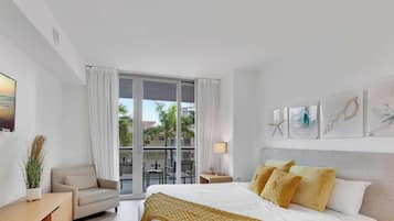 Desk, iron/ironing board, WiFi, bed sheets