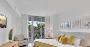 Desk, iron/ironing board, WiFi, bed sheets - Cozy 1BR-  Intracoastal View  -Resort Pool (Hallandale Beach)