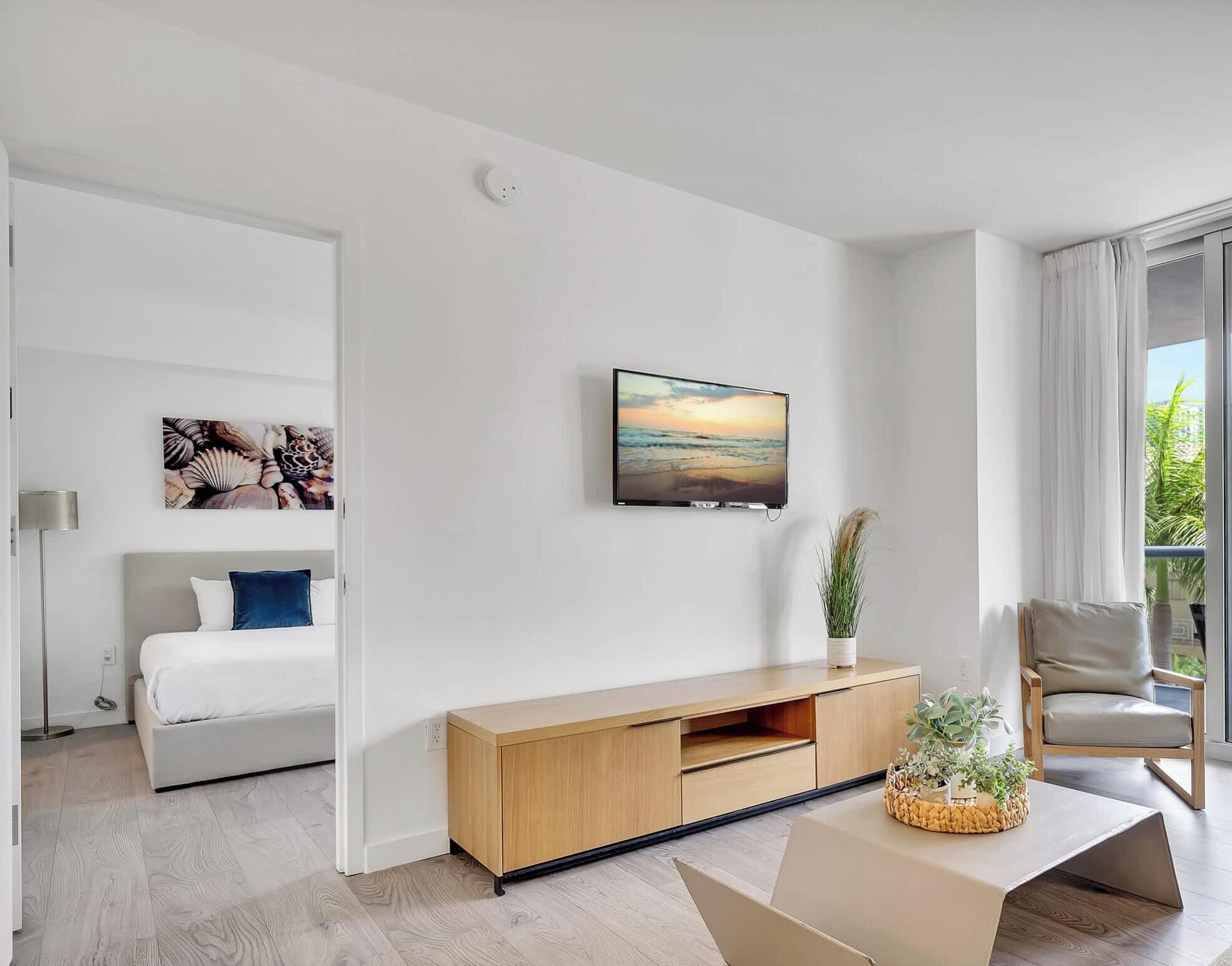 Desk, iron/ironing board, WiFi, bed sheets