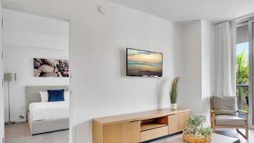Desk, iron/ironing board, WiFi, bed sheets