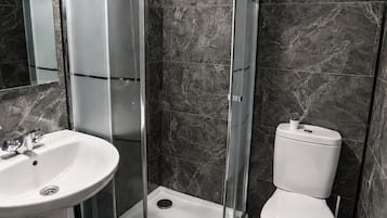 Serviettes fournies, savon, papier toilette