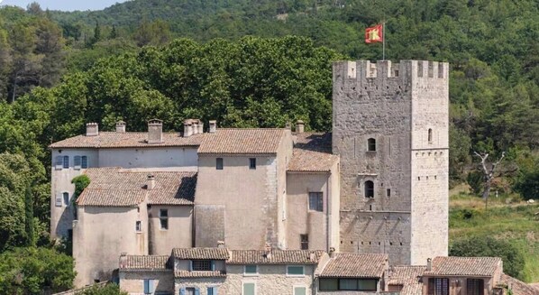 Point of interest - Charming house in Esparron de verdon, at the foot of the castle, overlooking the village. (Esparron-de-Verdon)