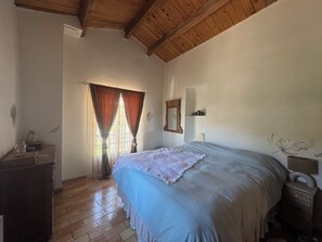 3 bedrooms, iron/ironing board, WiFi, bed sheets - Charming house in Esparron de verdon, at the foot of the castle, overlooking the village. (Esparron-de-Verdon)