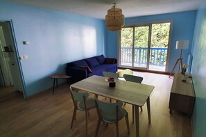 Living area - Vrbo Property (Bayonne)