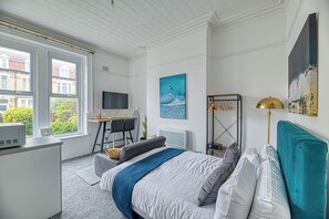 WiFi, bed sheets - Glendale House by Guestz (Lytham-St-Annes)