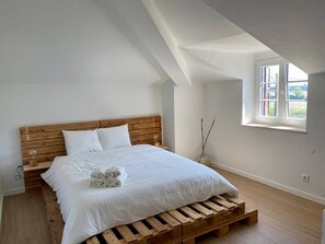 Desk, iron/ironing board, travel cot, WiFi - Cozy getaway at Obidos lagoon & ocean (Foz do Arelho)