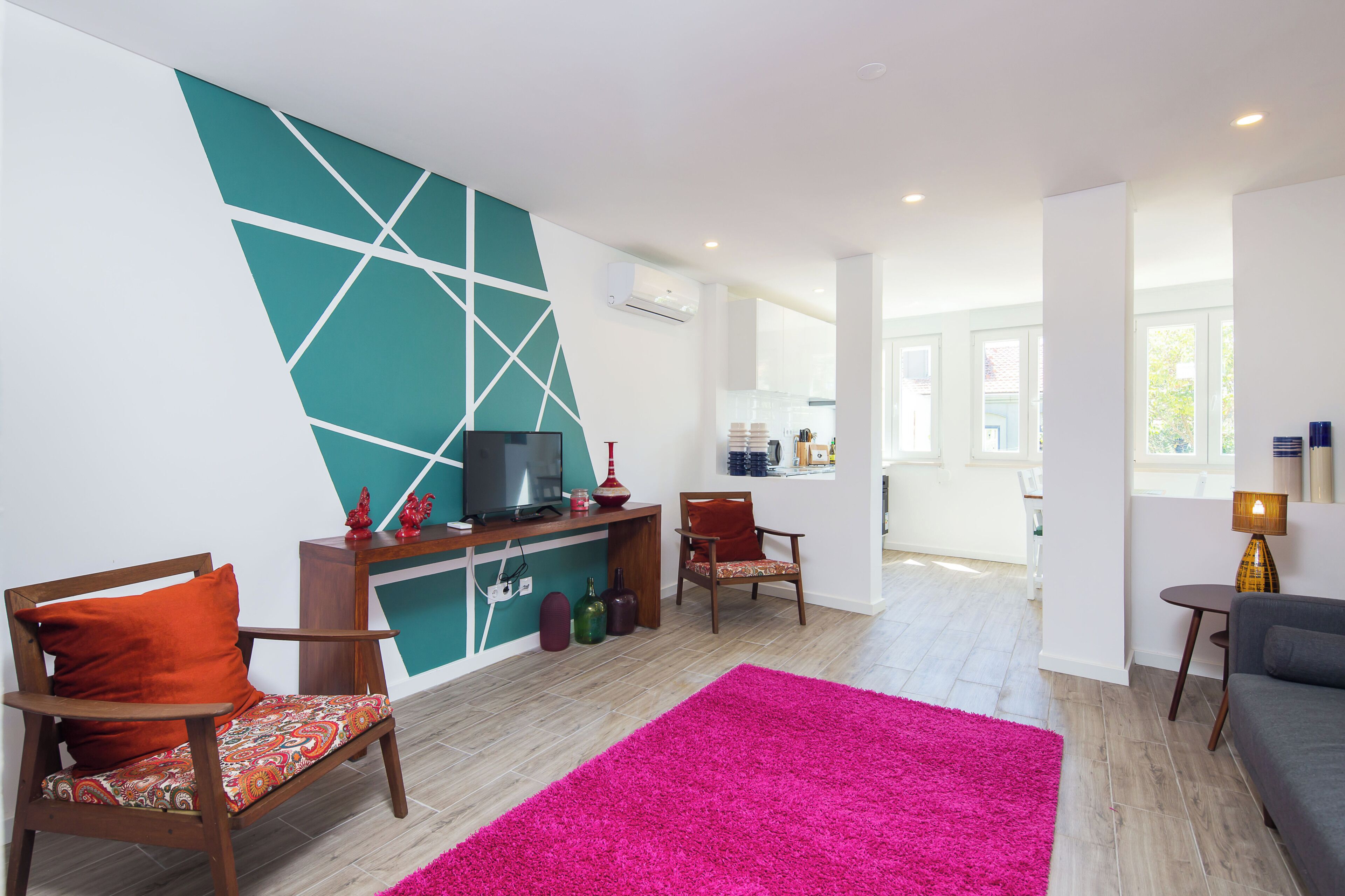 1st floor right - Janelas da Vizinha | Living area | LED TV