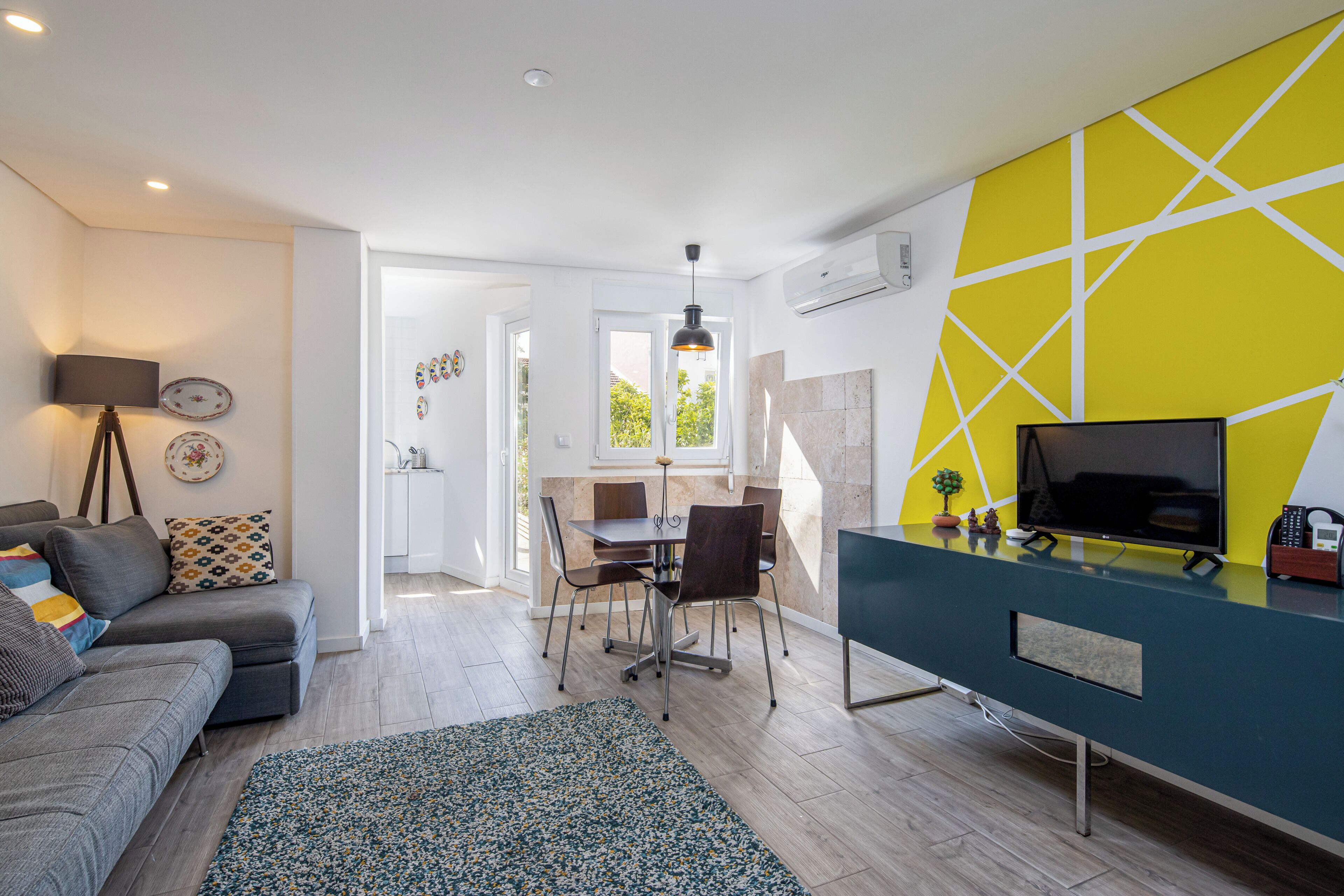Ground floor right - Jardim | Living area | LED TV