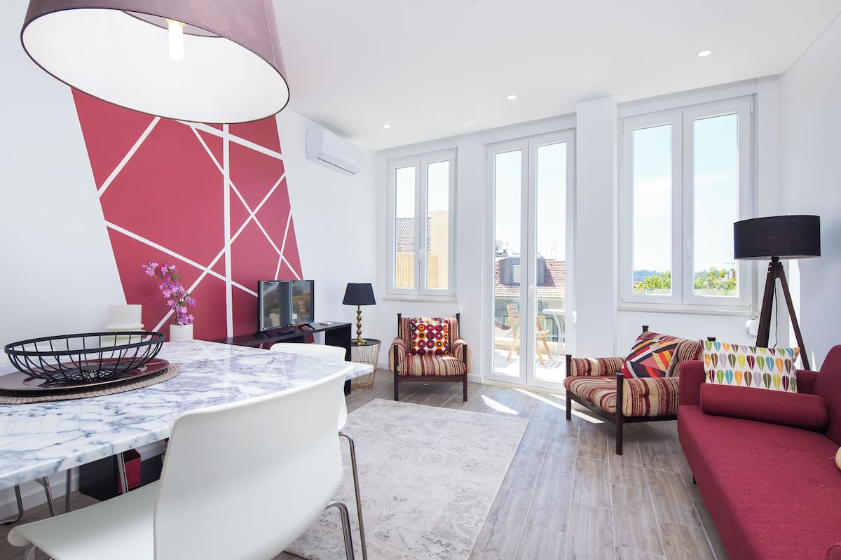 2nd floor right - Varanda dos Telhados | Living area | LED TV