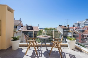 2nd floor right - Varanda dos Telhados | Outdoor dining