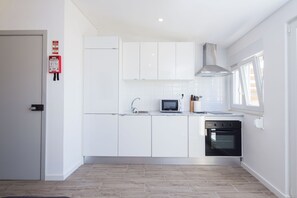 4th floor right with balcony - Varanda do Tejo | Private kitchen | Full-sized fridge, microwave, oven, stovetop