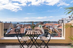 4th floor right with balcony - Varanda do Tejo | Outdoor dining