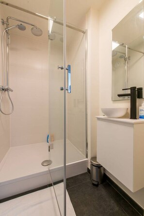 Hair dryer, towels - Modern & Large appt (8p.) ocean view & terrace (Brugge)