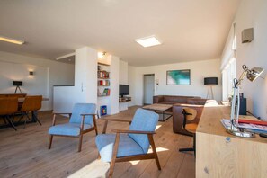 TV, video games, DVD player, books - Modern & Large appt (8p.) ocean view & terrace (Brugge)