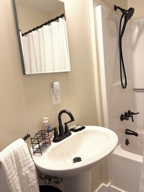 Bathroom - The Cozy Cottage: 3-bedroom/2-bath home in the heart of Lucedale (Lucedale)