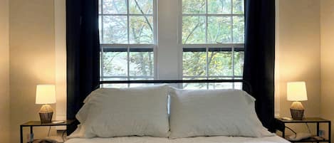 3 habitaciones, tabla de planchar con plancha y cuna de viaje