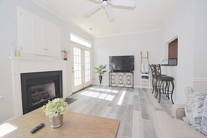 A spacious living room with a fireplace, a television, and a seating area. - Coastal Getaway~Large Clean-n-Cozy 3Bdrm Home (Virginia Beach)