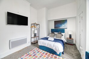 WiFi, bed sheets - Glendale House by Guestz (Lytham-St-Annes)