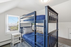 Room - Beachside Modern Escape |Ocean Views, Step to Sand (Warren)