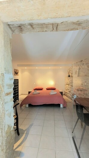 4 bedrooms, desk, travel cot, free WiFi - Clos de la Lisette - Provencal charm, private pool and view, 4 bedrooms (Saint-André-d'Olérargues)