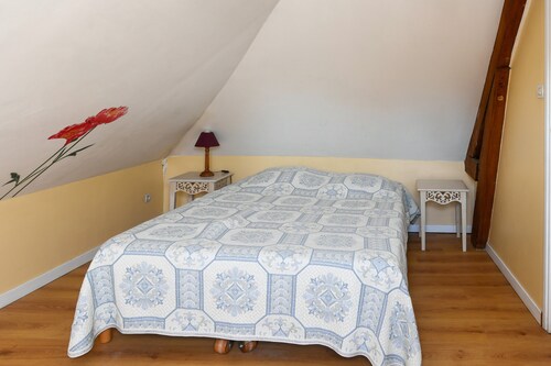 Holiday Home “Au Dormeur Du Val D'Authie” with Private Terrace, Garden & Wi-Fi
