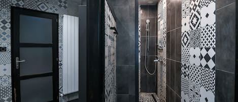 Douche, sĂšche-cheveux