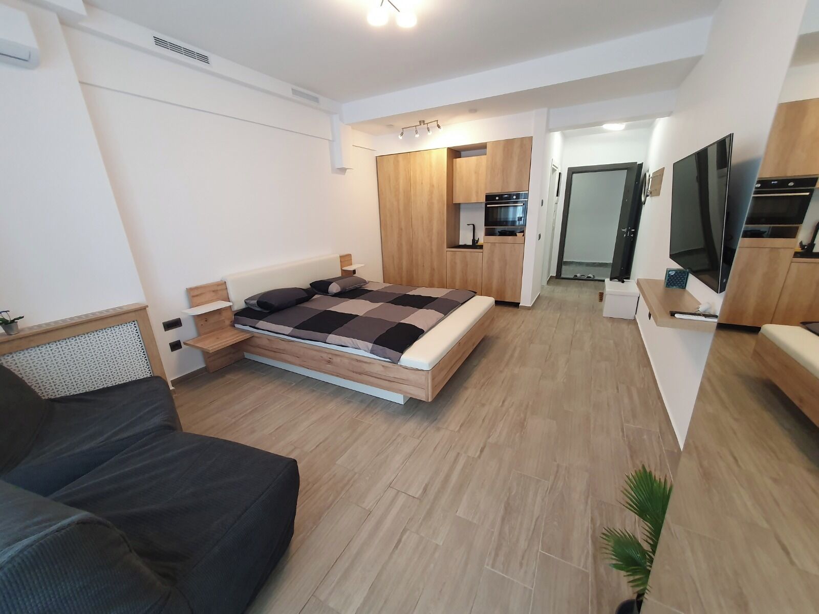 Deluxe Studio, Balcony, Partial Sea View | Free WiFi