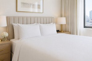 Classic Room - The Pearl District Suites (Toronto)