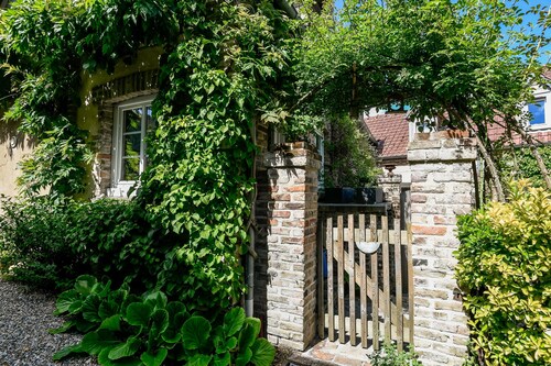 Cottages de la Croix l'Abbé, la Bergeronnette – Tranquil Duplex Retreat