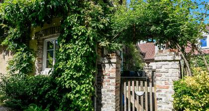 Cottages de la Croix l'Abbé, la Bergeronnette – Tranquil Duplex Retreat