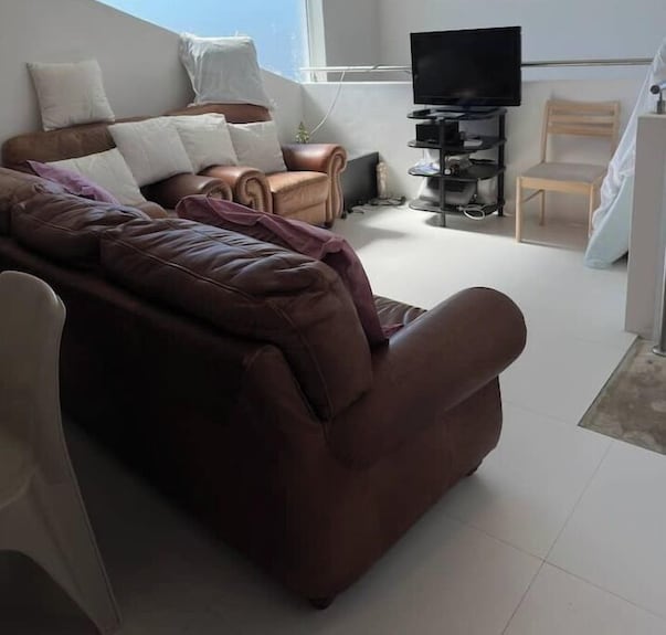Master Bedroom Shared Bathroom - Nedlands