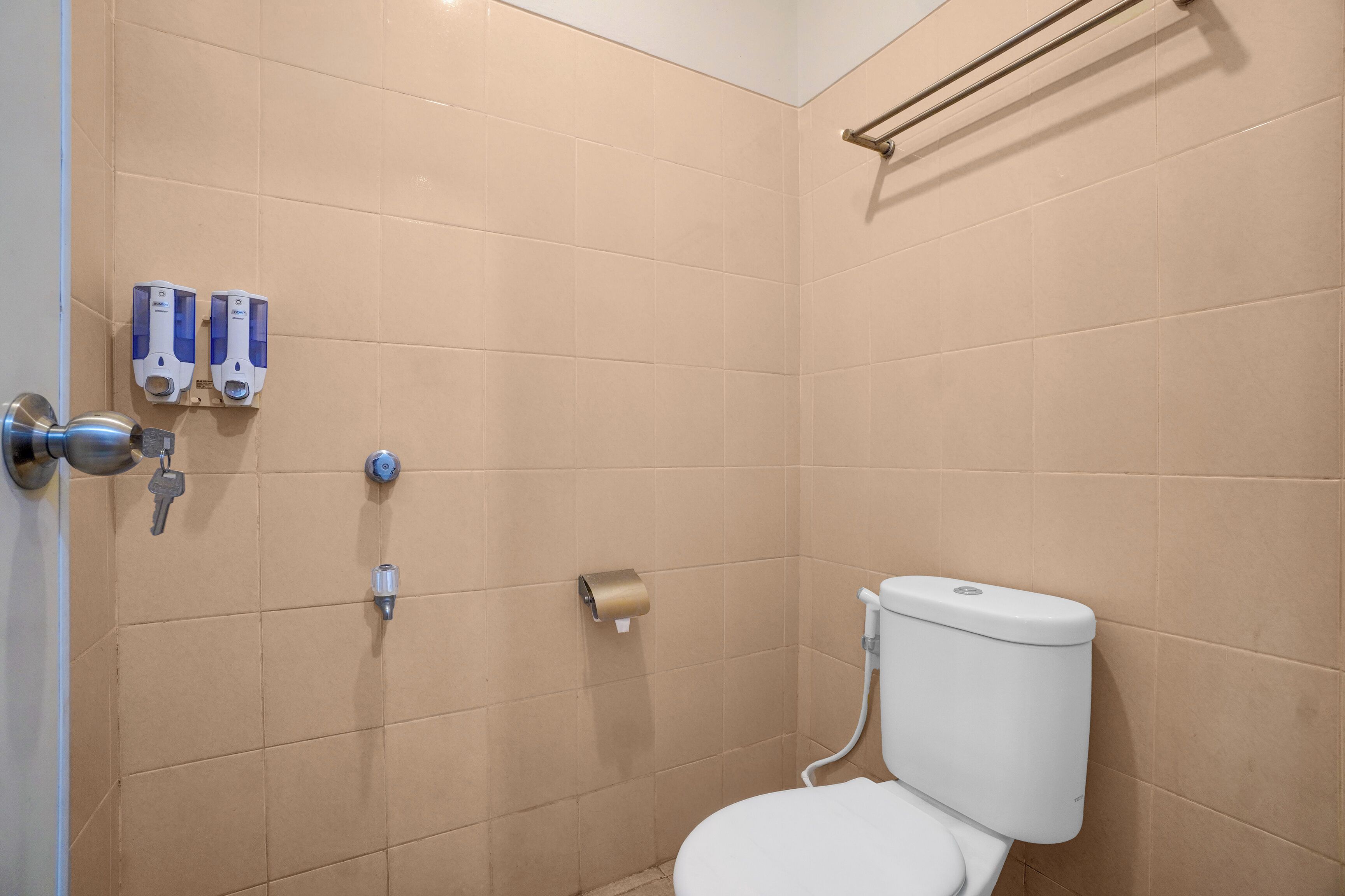 Family Suite | Bathroom | Shower, towels