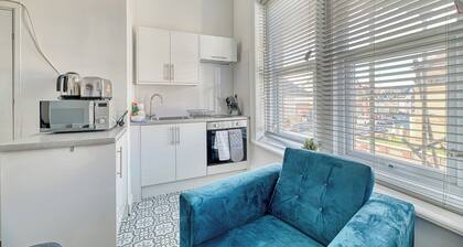 Glendale House by Guestz