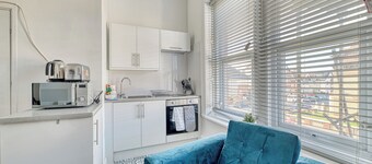 Glendale House by Guestz