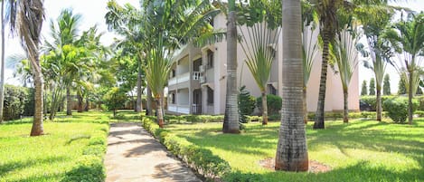 Apartment, 2 Bedrooms, Beach View | Property grounds