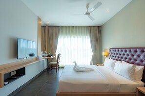Deluxe Double Room, City View | Desk, laptop workspace, iron/ironing board, free WiFi - Grand Continent - Rameswaram (Rameswaram)