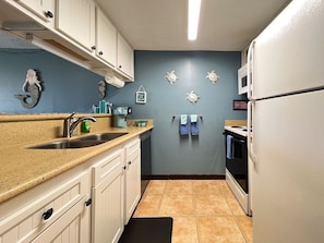 Coffee/tea maker, fridge, microwave, oven - Gorgeous ocean views from Creston House 6D (St. Augustine)