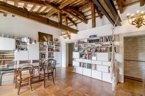 Interior - Villa 'Colloredo' with Shared Garden and Air Conditioning (Sambruson)