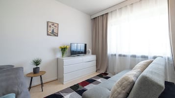 Classic Studio, 1 Queen Bed with Sofa bed, Kitchen | Living area | 30-inch Smart TV with cable channels
