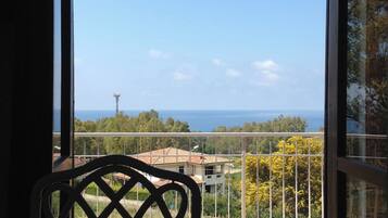 Standard Apartment, Sea View | Interior