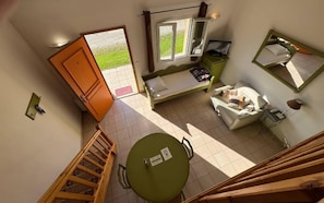 Interior - Traveling in the 21st century is all about comfort (Mouriès)