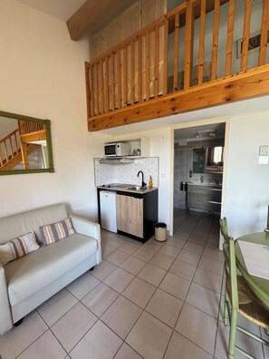 Living area - Vrbo Property (Mouriès)
