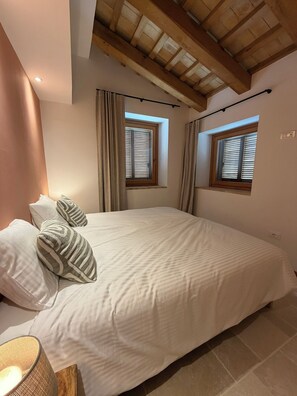 Room - Vrbo Property (Marche)