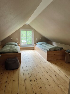 2 bedrooms, WiFi, bed sheets - Spacious penthouse apartment for all ages under one roof in an idyllic village setting with a sauna (Rubkow)