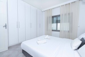 Blackout curtains, soundproofing, free WiFi - Sandra 5  (La Marsa)