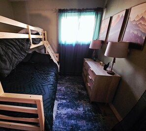 2 chambres, fer et planche à repasser, Wi-Fi gratuit, draps fournis