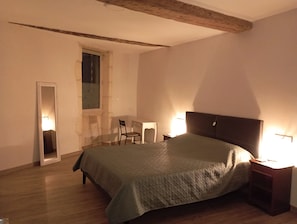 2 bedrooms, iron/ironing board, travel cot, free WiFi - Paola's cottage (Boulbon)