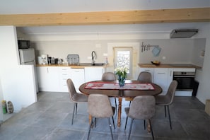 Dining - Paola's cottage (Boulbon)