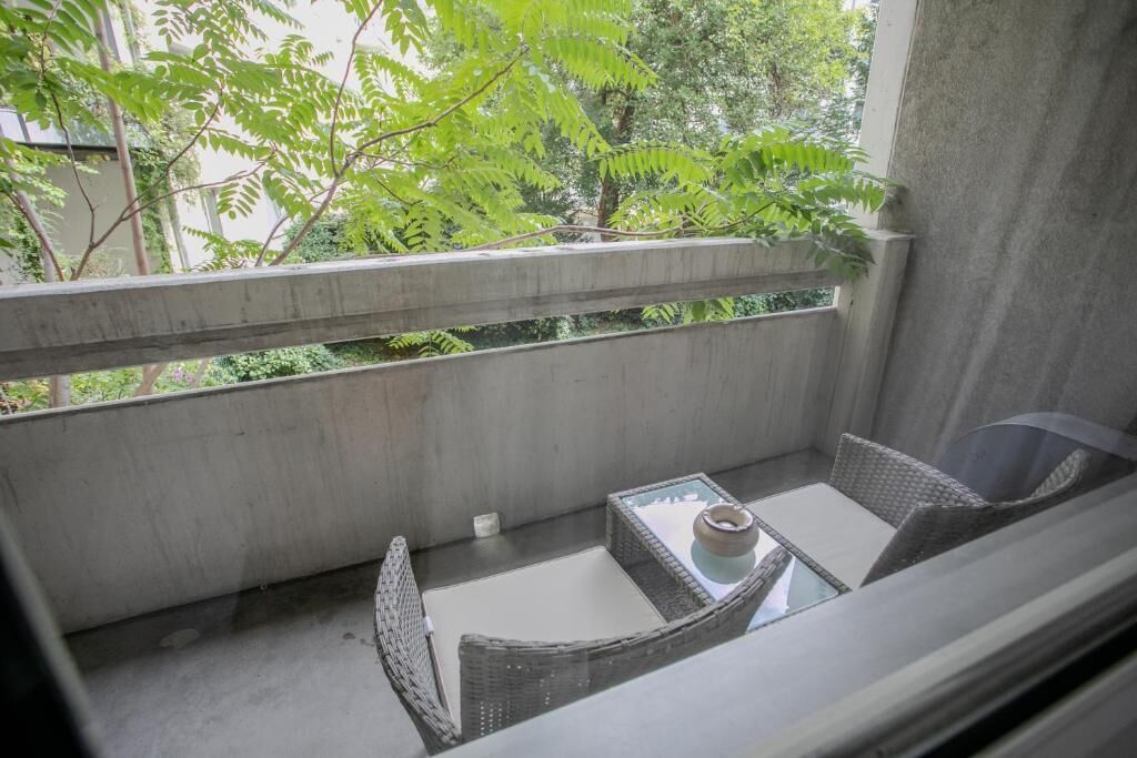 Doppelzimmer, Balkon | Unterkunftsgelände